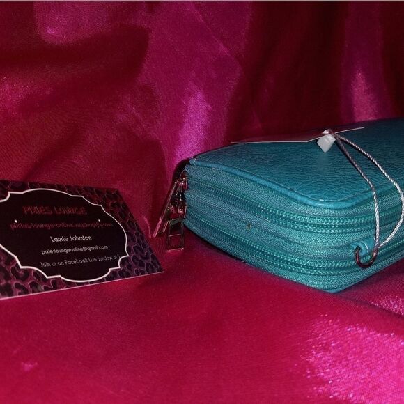 Skull Head Embroidered Wallet/Wristlet - Picture 2 of 3